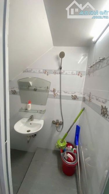 Nhà bán: đường Lê Thiệt. Tân Phú. DTSD 50m2. 5 tầng. Giá 11,4 tỷ - 8