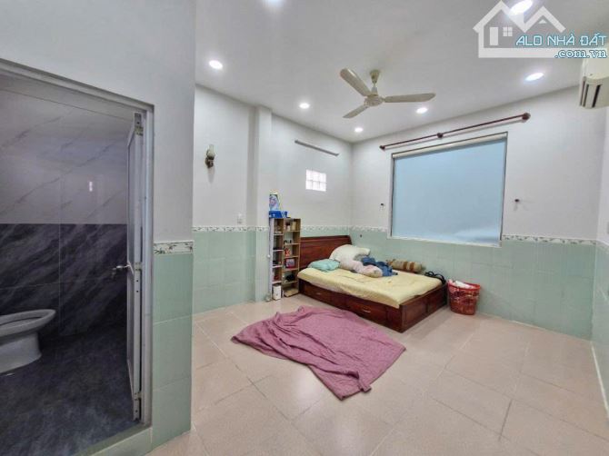Bán nhà 2 Tầng NGANG 8M gần đường Linh Đông,Phường Linh Đông,Hẻm Xe Hơi,4 PN,có GARA ÔTÔ - 8