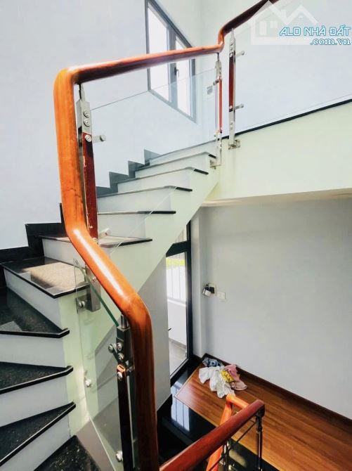 VỀ QUÊ GẤP BÁN - NHÀ TỰ XÂY - 4 TẦNG - 4x15M- HT 17 - NGAY VƯỜN ƯƠM - Q12 - 4.85 TỶ TLCC - 8