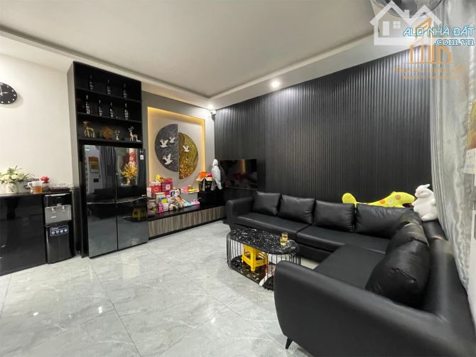 HẠ GIÁ BÁNn nhà BIỆT THỰ -  mặt tiền đường Nguyễn Tri Phương - ĐẸP -DT:9x17m - GIÁ:13,5 TỶ - 9