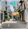 🏠 CHỊ DẬU GỬI BÁN CĂN NHÀ KHÔNG CHỖ CHÊ – CHỈ CHÊ MỖI CÁI HẺM... THÔNG 2 MẶT 😄