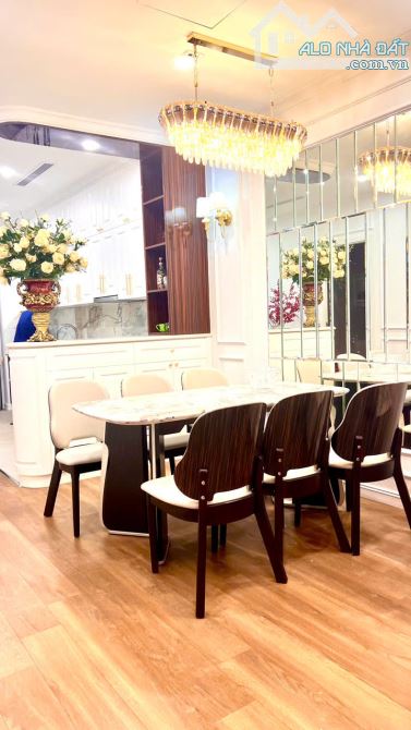 Cho thuê chung cư BRL 25 Lê Văn Lương, 3 phòng ngủ, đủ tiện nghi tân cổ điển.