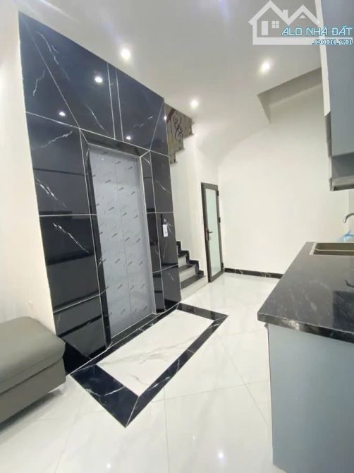 Bán nhà phố khương đình, ngõ nông, 6 tầng thang máy, mặt tiền rộng. Chỉ nhỉnh 8 tỷ.