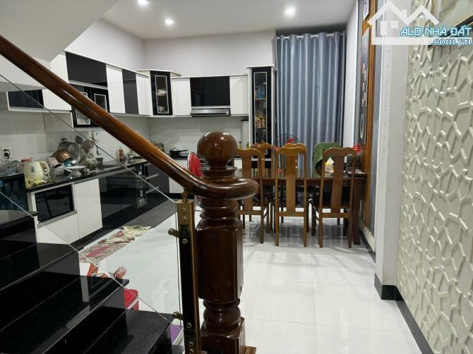 Bán nhà nội bộ đường 6m trần thị lý