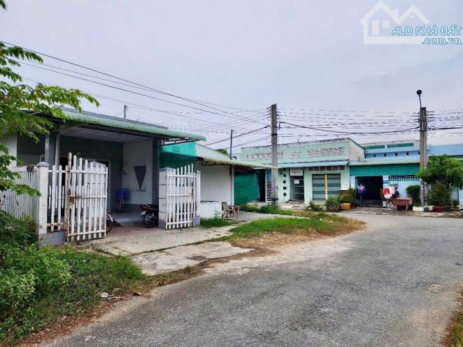 Nhà cộng 4 phòng trọ khu Quynh Kha dân cư đông đúc