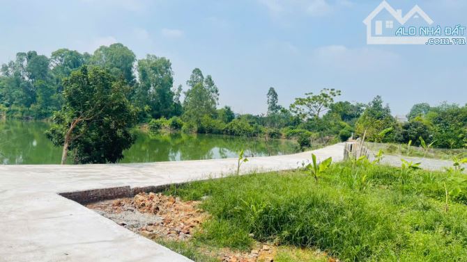 Bán đất Tiên Dược, Sóc Sơn 80m full thổ cư view hồ hai ô tô tránh nhỉnh 2 tỷ xíu