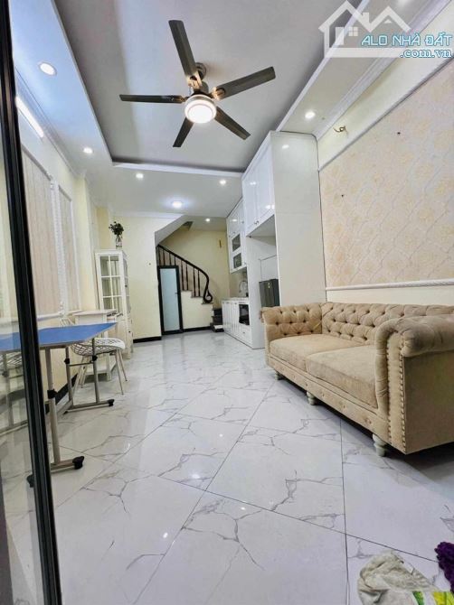 ĐỐNG ĐA – NGÕ CHỢ KHÂM THIÊN 30m 4 tầng ngõ 3 gác Chỉ 6,5tỷ