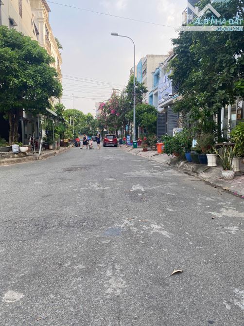 Bán Lô đất mặt tiền đường 447 tăng nhơn phú A, diện tích 72m giá tốt