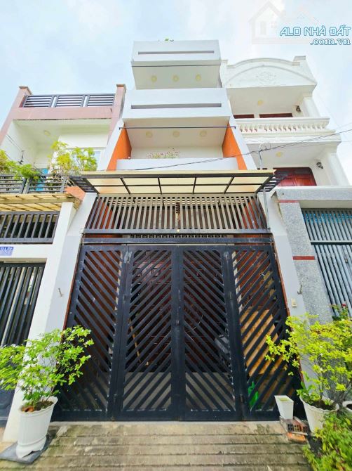 NHÀ PHỐ 65M2 4 TẦNG - HOÀN CÔNG ĐỦ - ĐƯỜNG Ô TÔ - GẦN LỐI VÀO CAO TỐC - PHÚ HỮU - CHỈ 6.35