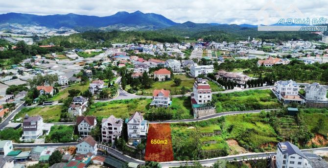 Chính chủ cần bán lô đất đẹp 650m2 hai mặt tiền khu biệt thự Đồi Huy Hoàng, Đà Lạt