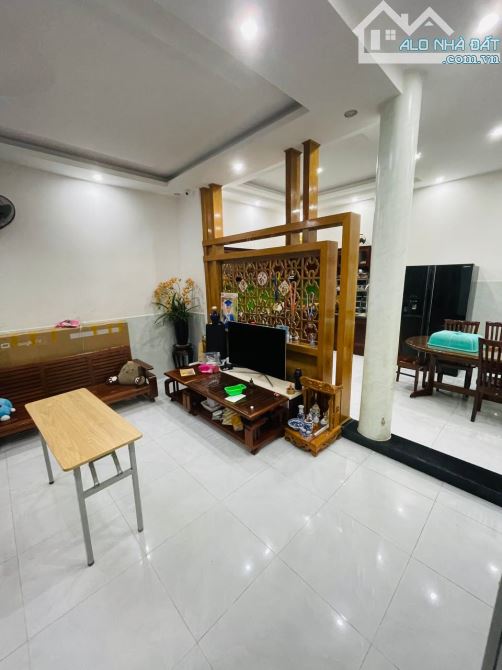 Bán Biệt Thự Mini 1 Trệt 1 Lầu Đường Nội Bộ Nguyễn Hới 130M2 (10x11) - Giá: 11.5Tỷ