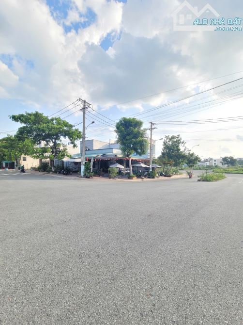 14,5Tỷ TL🔥Bán nhà (200,2m2) 1Lầu và Quán Cf góc 2MT_KDC Châu Thới, p.Bình An, Tp.Dĩ An