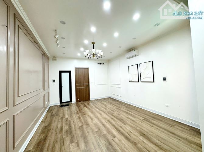 Nhà đẹp dân xây 5 tầng, 46m, gần VINCOM Nguyễn Chí Thanh, Cầu Giấy