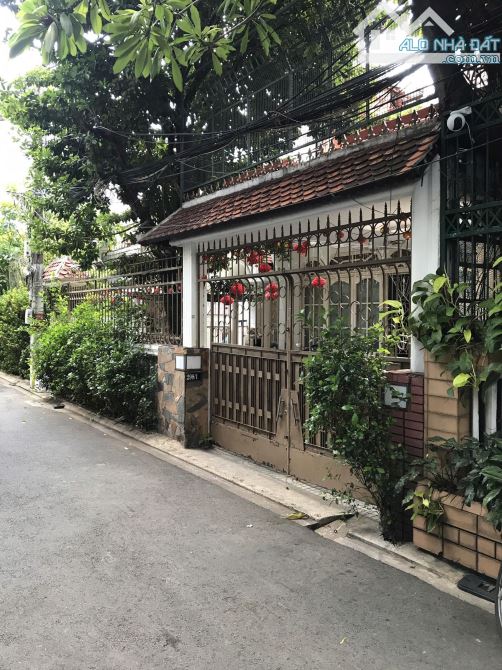 Định cư Mỹ bán gấp nhà HXH Nguyễn Trọng Tuyển, Tân Bình  , 10x22m , 4 tầng , chỉ 36 tỷ