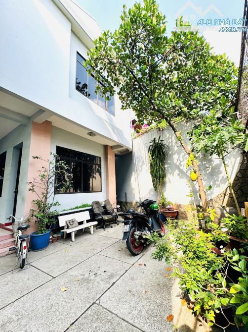 CHO THUÊ BIỆT THỰ 84 TRẦN QUỐC TOẢN - VỊ TRÍ TRUNG TÂM QUẬN 3 - 10M X 20M - 2 TẦNG