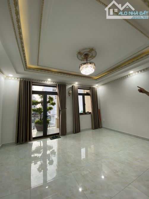 CHỈ 6.2 TỶ – NHÀ HẺM XE HƠI 8M GẦN GLOBAL CITY – KHU TOÀN NHÀ CAO TẦNG