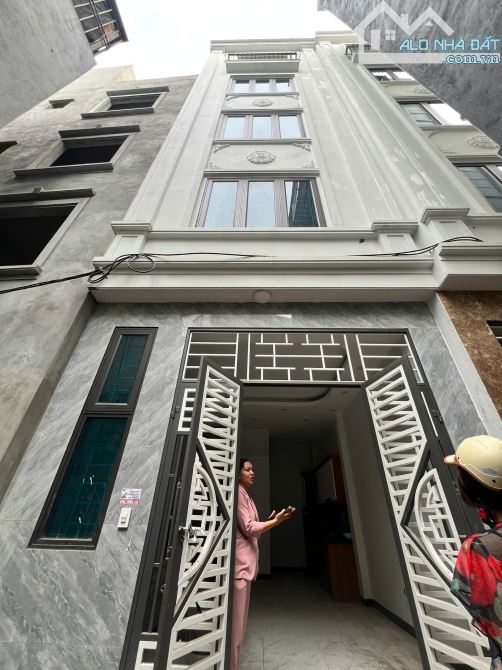 bán nhà hữu hòa giá 4.5 tỷ - nhà mới 4 tầng 1 tum, full nội thất cơ bản