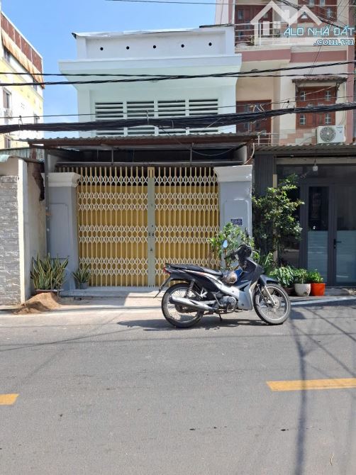nhà hẻm chinh 458 huỳnh Tấn phát Phường Bình Thuận Q7. DT 4x21m 1 trệt + lửng