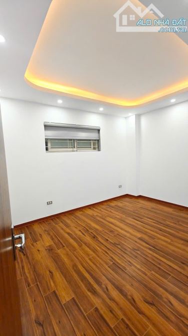 Cần bán gấp căn hộ chung cư 120 m2, 3 PN tòa D5A Trần Thái Tông, ban công Đông Nam