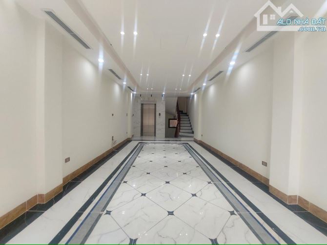 BÁN NHÀ NGỌC LÂM –VỈA HÈ, Ô TÔ TRÁNH – KINH DOANH SẦM UẤT- 53M2 CHỈ 22 TỶ