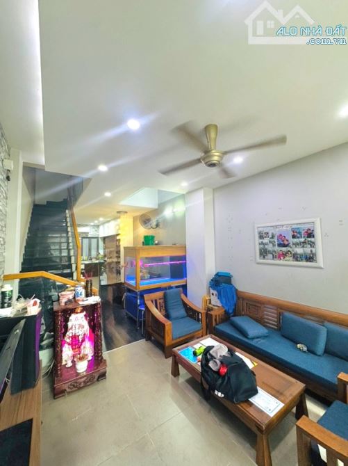 BÁN NHÀ ĐẸP SÁT KINH DƯƠNG VƯƠN.G - KH.U TÊ.N LỬ.A - HẺM XE HƠI - FULL NỘI THẤT - ( 4X16M