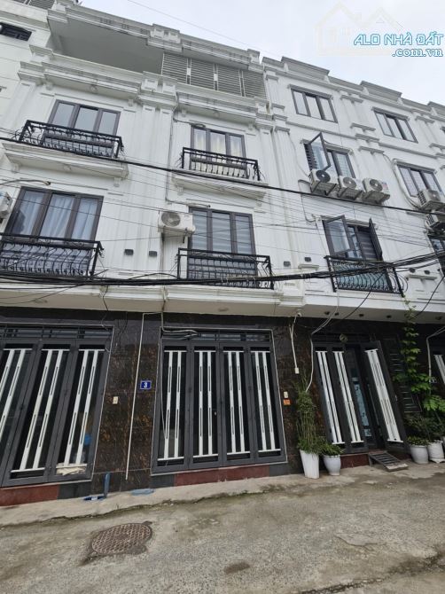 BÁN NHÀ TT CHÚC SƠN CHƯƠNG MỸ 32,5 m 3,7 TỶ 4 TẦNG MT 3,6m. Ô TÔ ĐỖ CỬA.