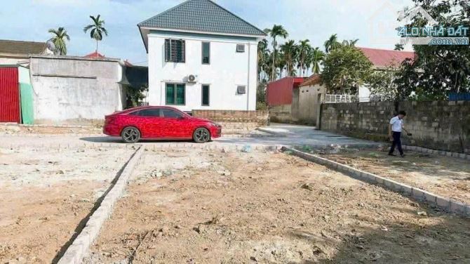 Duy nhất Lô thôn Hầu Lâm Động Cách trục Thôn 30m ô tô tận cửa chỉ 1,1x tỷ