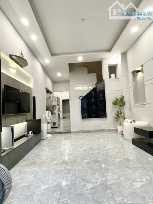 Nhà mới, ở ngay 4x14m - gần Bệnh viện Hồng Đức, Thống Nhất, Phường 10, Gò Vấp chỉ 5.xx tỷ