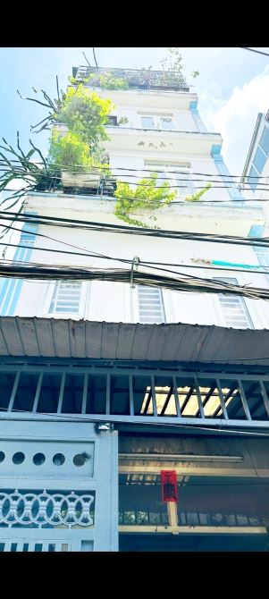 Bán nhà đường Nguyễn tất Thành quận 4