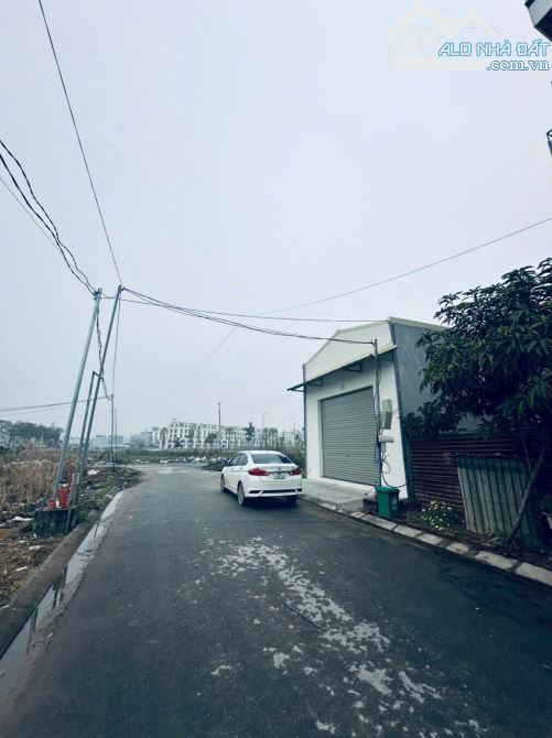 Cho thuê xưởng 360m2 sẵn cẩu 5 tấn ngay tt xuân mai