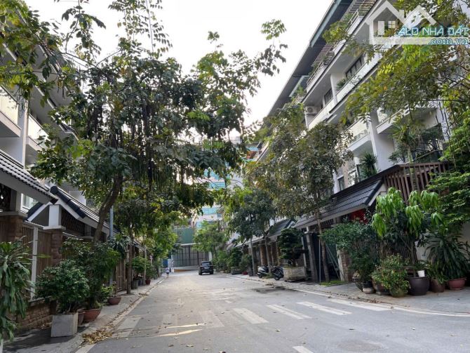 BÁN LIỀN KỀ PHỐ NGUYỄN CƠ THẠCH- Ô TÔ TRÁNH, VỈA HÈ- 60M2, 5 TẦNG THANG MÁY- GIÁ 19 TỶ