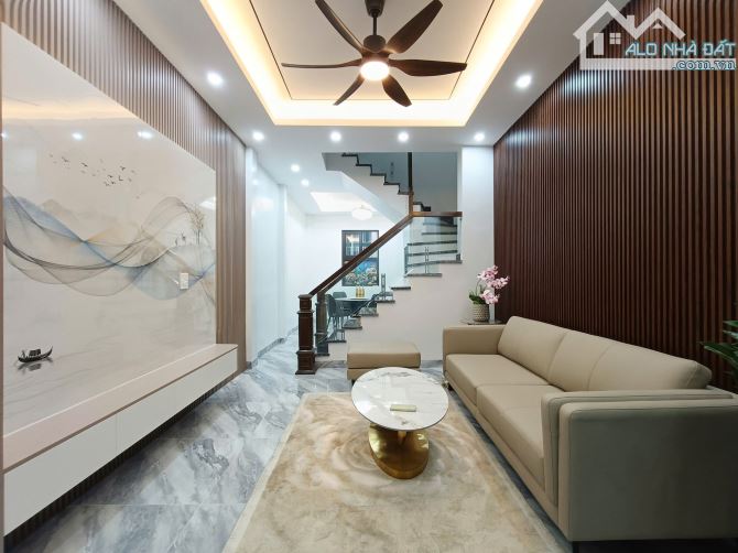 ĐẸP như VILLA ! Cực hiếm Chùa Láng 45m2, full NT ở sang, thoáng 2 MT, nghỉ dưỡng, ngõ to
