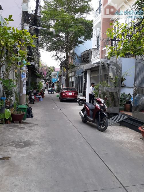 Bán gấp nhà Bình Tân, DT 4x19,HXH, gần Aeon Tân phú, 2 lầu, nhỉnh 4 tỷ