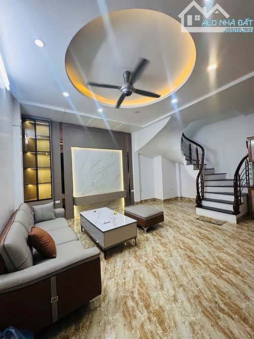 NHÀ CỰC ĐẸP TÔN ĐỨC THẮNG, 5M RA Ô TÔ TRÁNH, 20M RA HỒ. DT 35M  x 6 TÀNG . GIAD 9 TỶ