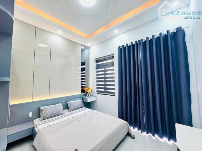Bán nhà hẻm xe hơi 6m, gần Emart Phan Huy Ích, Gò Vấp, full nội thất, giá chỉ 3 tỷ 960