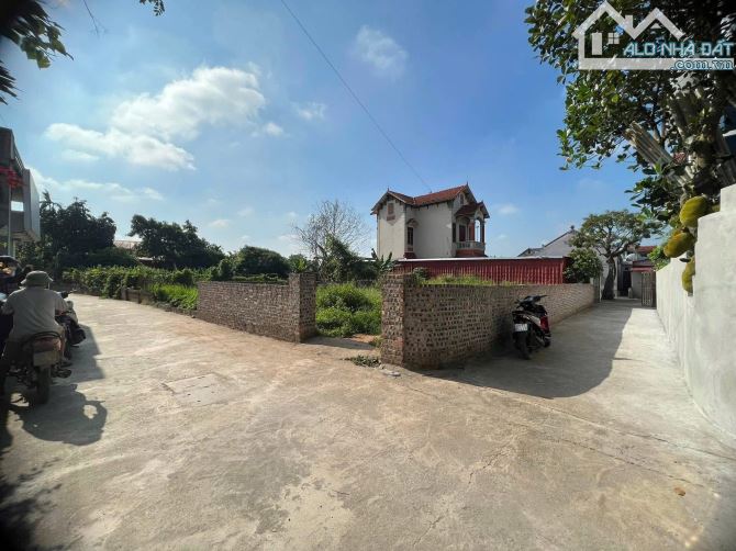 Bán lô góc quán trach 166m Hàng chia lô siêu hời. Giá chỉ 47tr/m. Cách trục kinh doanh 20m
