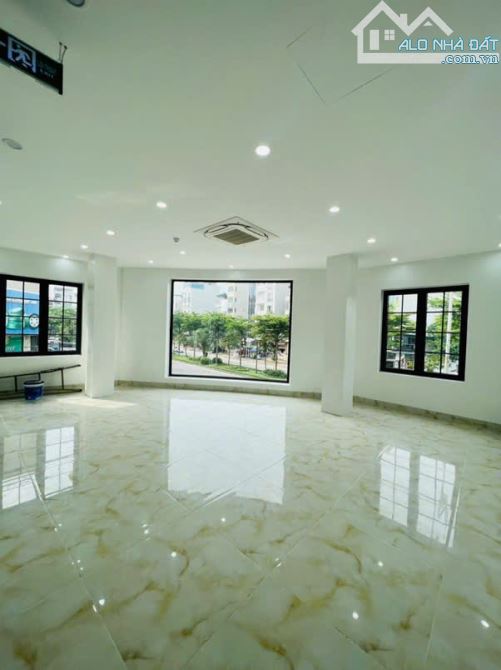 Mặt phố Lê Trọng Tấn, lô góc, 7 tầng thang máy, vỉa hè rộng, chỉ 29,8 tỷ