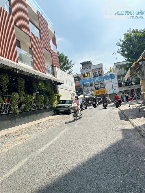 Siêu phẩm cách mặt tiền Lê Văn Sỹ 3 căn- tiện kinh doanh - Full nội thất đẹp 40m2