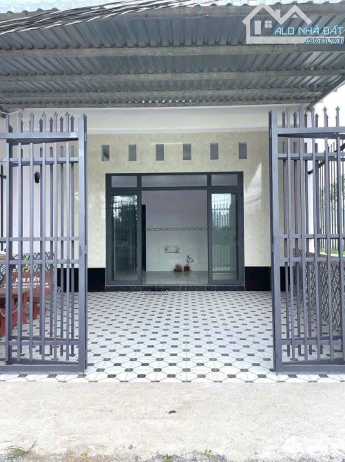 Nhà vừa mới sửa sang xong sang lại với giá 800 triệu, hẻm 1 sẹc Thới Tam Thôn 17, Hóc Môn