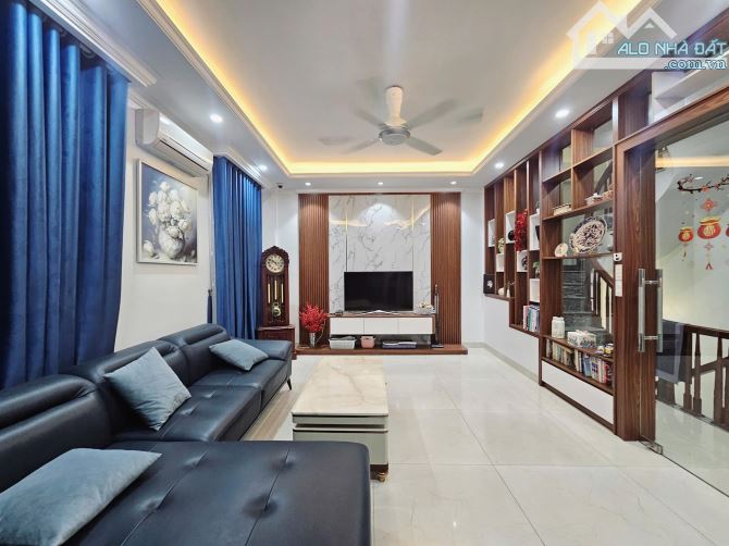 Nhà Mới Lô Góc ô tô Đỗ Ngõ Thông Yên Hoà Cầu Giấy 36M2x 6 tầng; 12,5 tỷ Thang Máy Kinh Doa