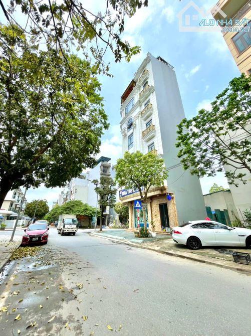 Bán đất dịch vụ Vạn Phúc, vỉa hè, oto tránh 50m2, mt 4.9m giá chỉ 14.6 tỷ!