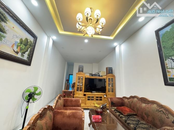 Nhà 3 tầng,hẻm xe hơi 7m,4x17,4PN,ở liền, Nguyễn Xiển,Long Trường, Thủ Đức