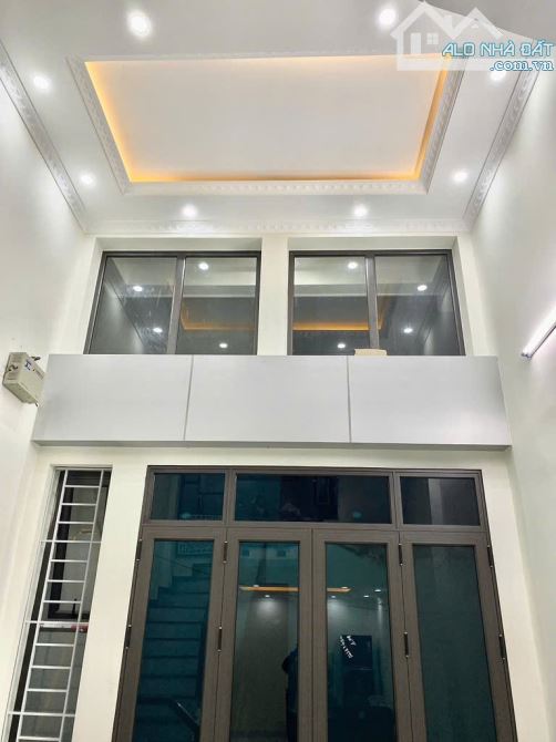 Bán nhà mới đẹp Ngoc Hồi 38m 5 tầng tặng full nội thất xịn nhà gần ô tô chỉ có 6.15 tỷ