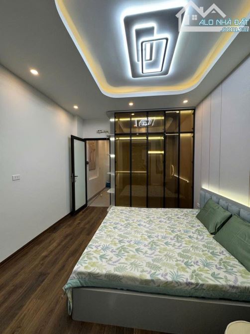 KHƯƠNG HẠ - NGÕ THÔNG 3 GÁC TRÁNH FULL NỘI THẤT 34m2 5 tầng mt 3.5m Giá 7.75 tỷ