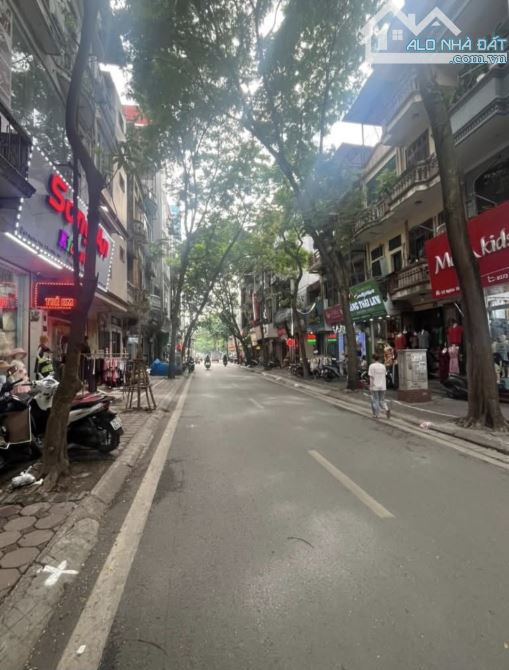 BÁN GẤP NHÀ PHỐ HOÀNG QUỐC VIỆT– 75M- GARA 2 ÔTÔ- VỈA HÈ RỘNG– ÔTÔ TRÁNH– KD– CHỈ 34,5 TỶ