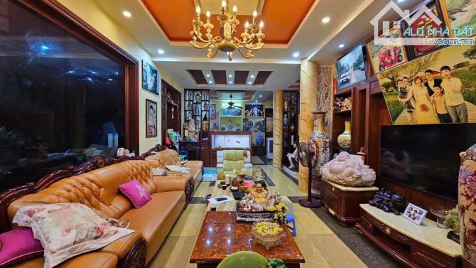 Biệt Thự Ngã 5 HOÀNG QUỐC VIỆT – VÕ CHÍ CÔNG, 100m2, 4 Tầng Sân Vườn, Mặt Ngõ Oto, 31 tỷ
