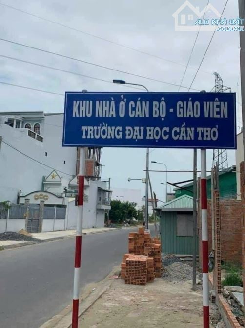 Bán nhà mặt 2 tiền KDC Đại Học Cần Thơ , DT: 5m (hậu 20m) x 31m= 260m2, giá: 7.9 tỷ