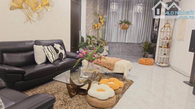 158N  Nguyễn Khánh Toàn 70 tỷ, 111m2. xây mới 8 tầng, mặt tiền 23m.