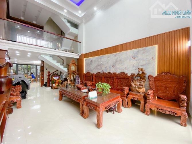 NHÀ XINH HXT PHƯỜNG THẠNH LỘC QUẬN 12 NHỈNH 6 TỶ- 4 TẦNG FULL NỘI THẤT DT 110M2 (5X22)