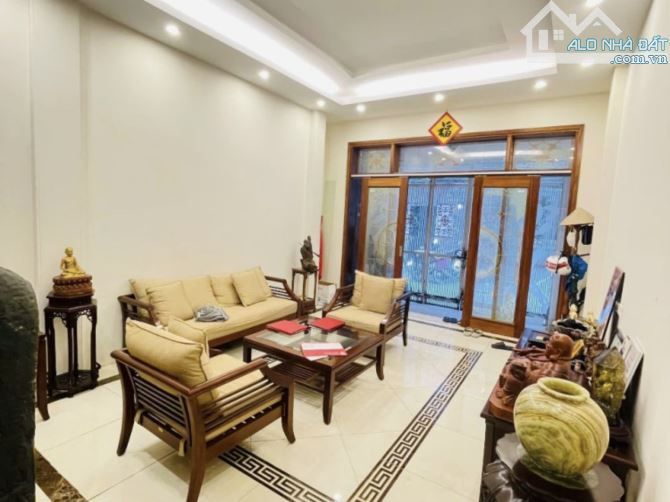 Khu Vip Phố Vũ Tông Phan, 50m2*4T, Trước Nhà Gần 4m, Cách Ô Tô 20m, Ngõ Thông